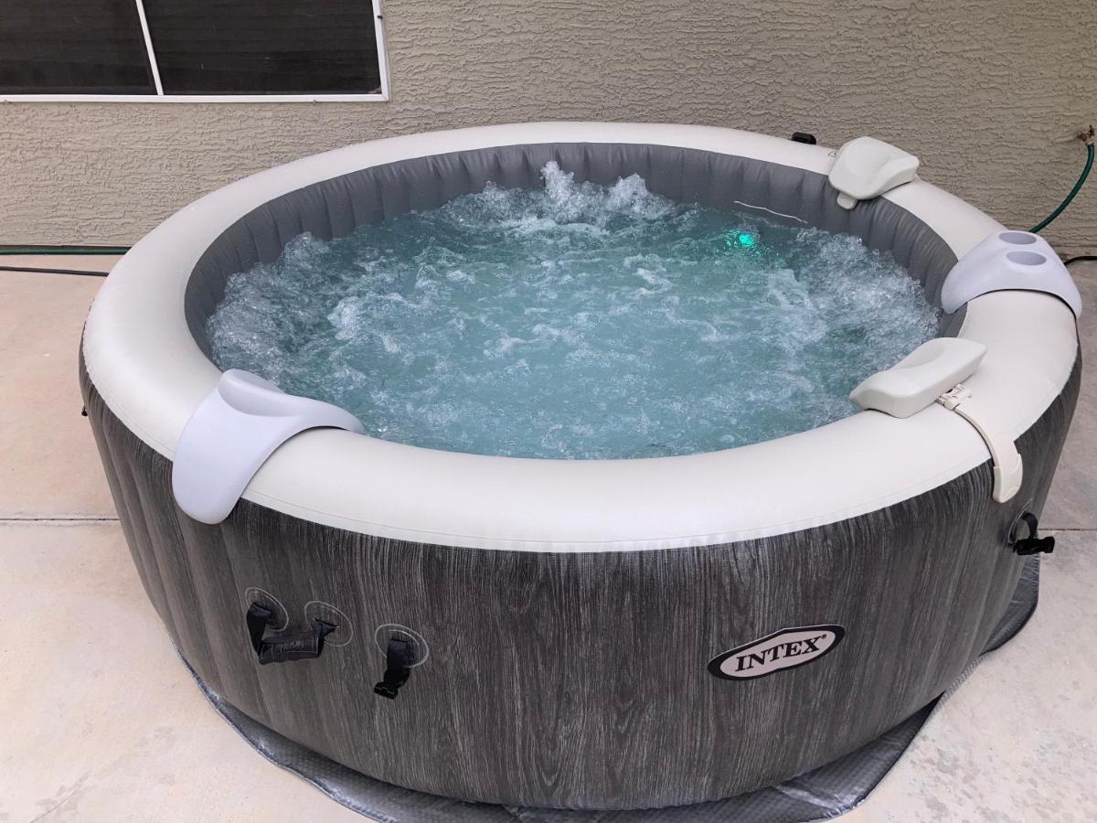 فيلا A Beautiful House With Hot Tub, Grill & Games! لاس فيغاس المظهر الخارجي الصورة